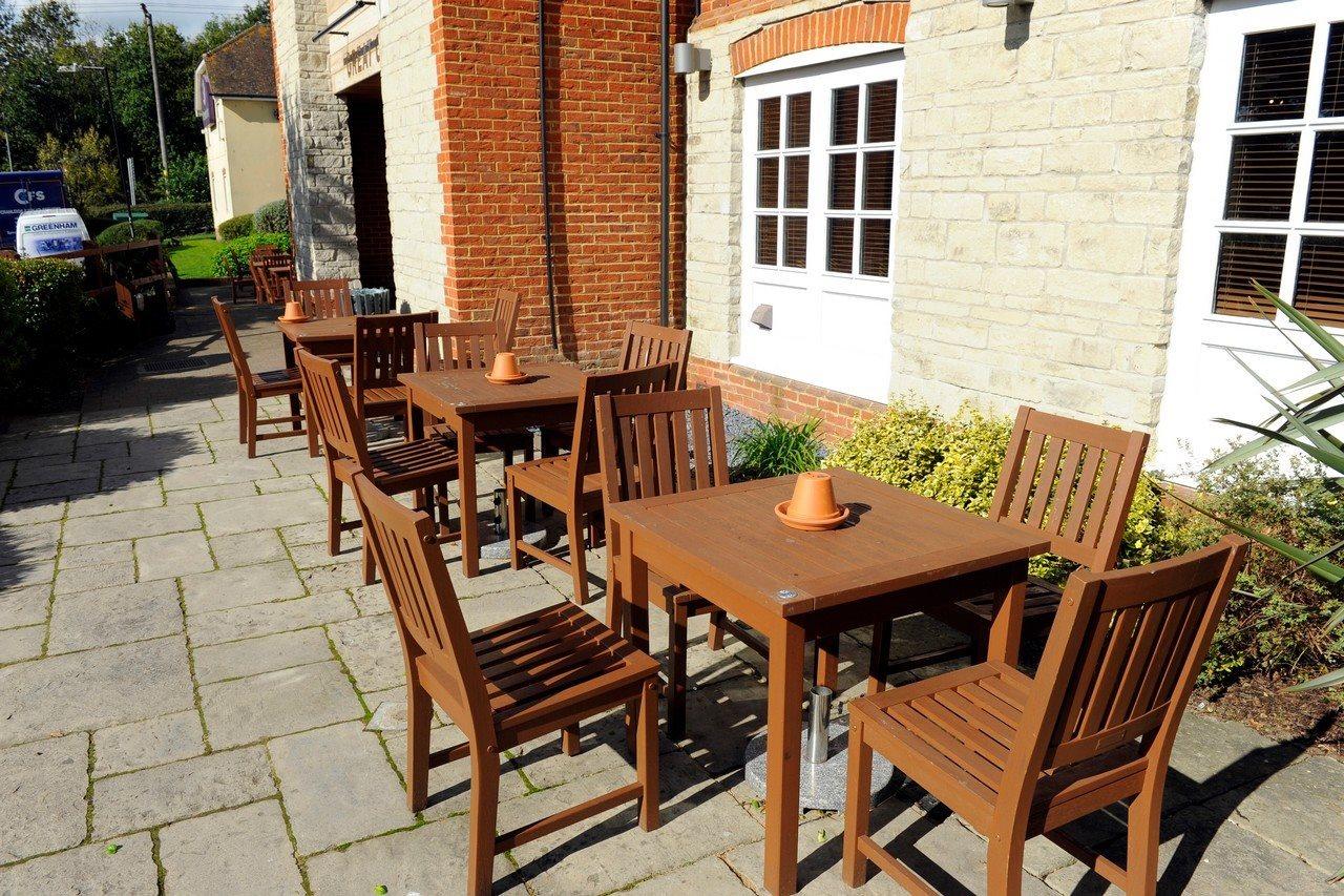 Premier Inn Petersfield Extérieur photo