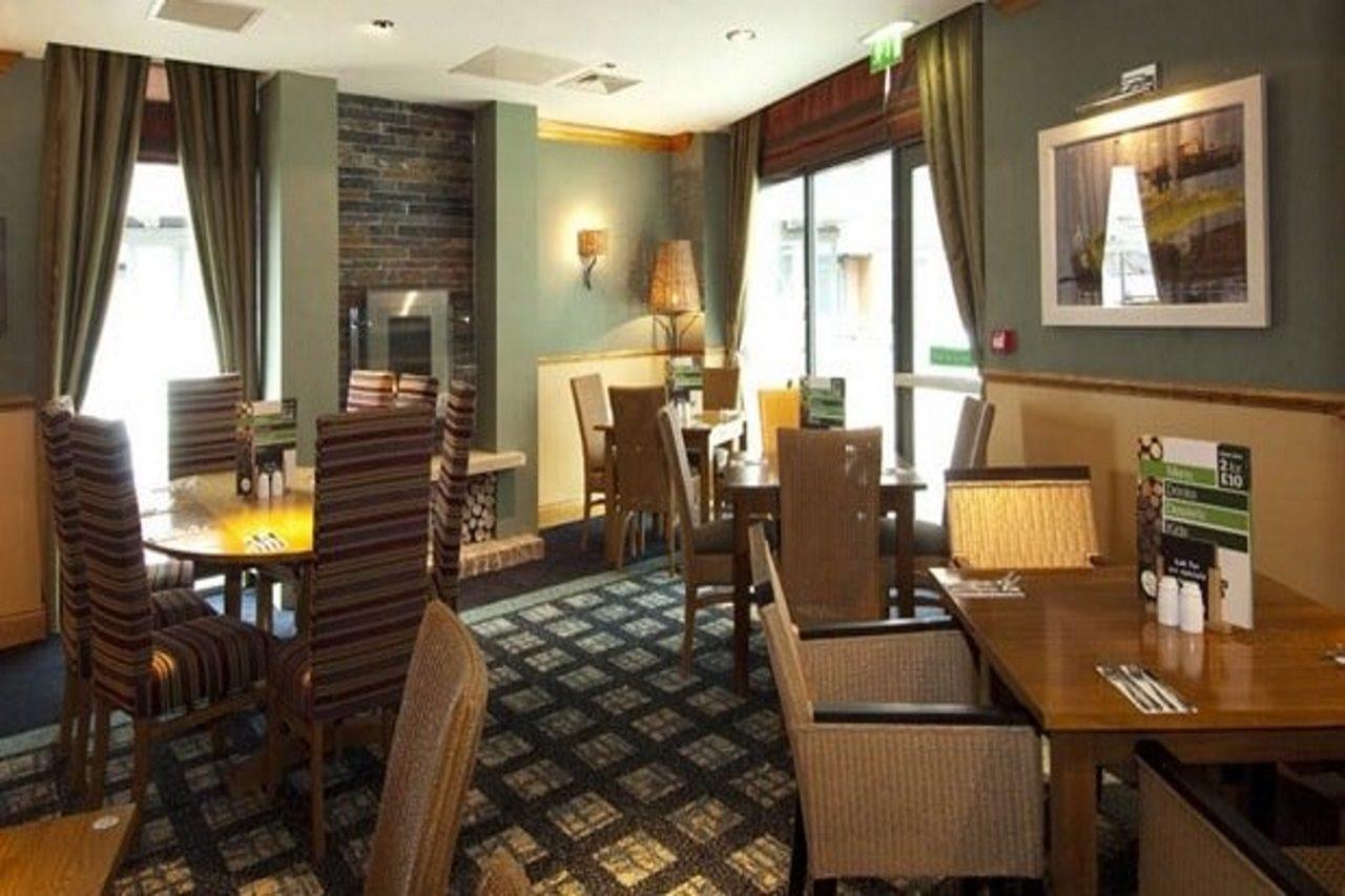 Premier Inn Petersfield Extérieur photo
